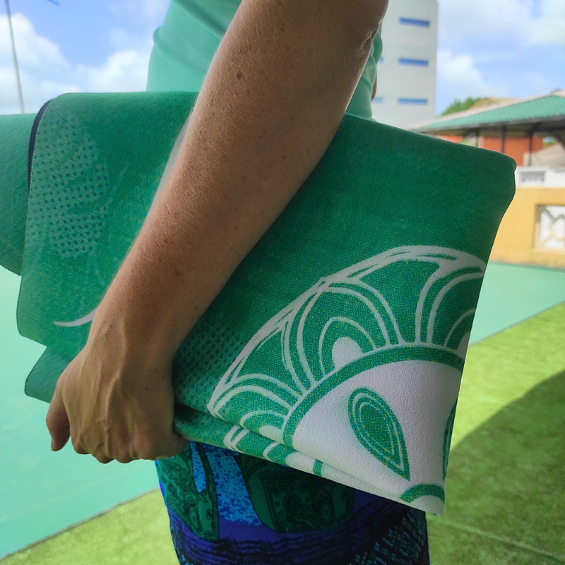 Discover a new dimension of your yoga practice with this foldable travel yoga mat, thoughtfully crafted from premium natural rubber - green