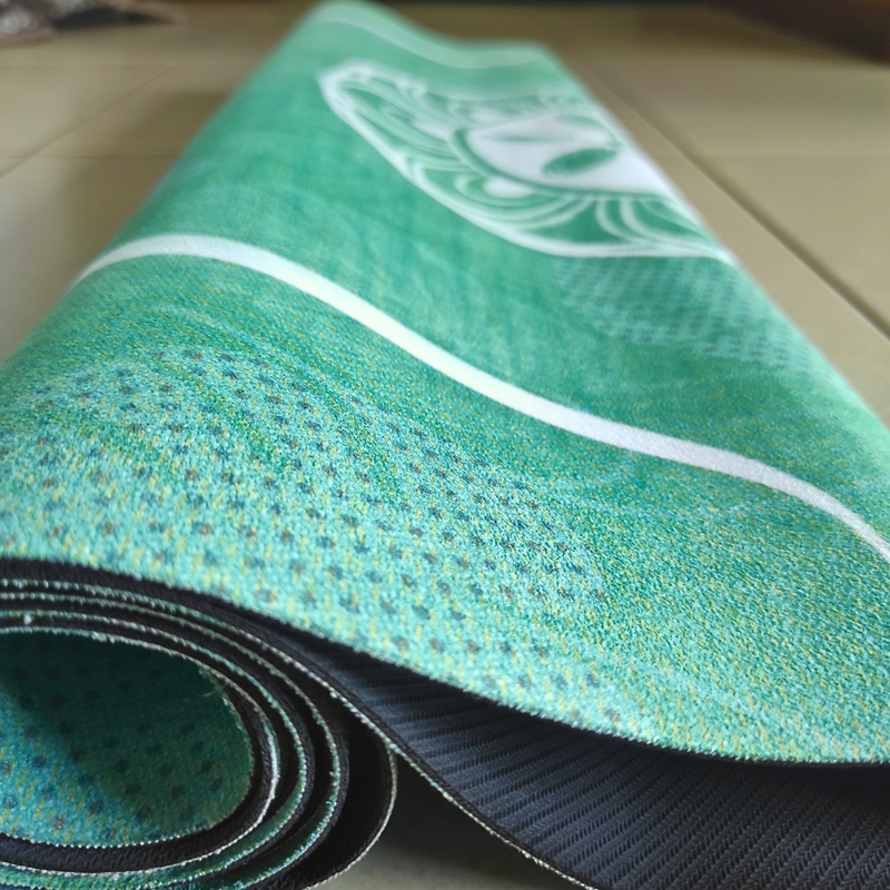 Discover a new dimension of your yoga practice with this foldable travel yoga mat, thoughtfully crafted from premium natural rubber - green