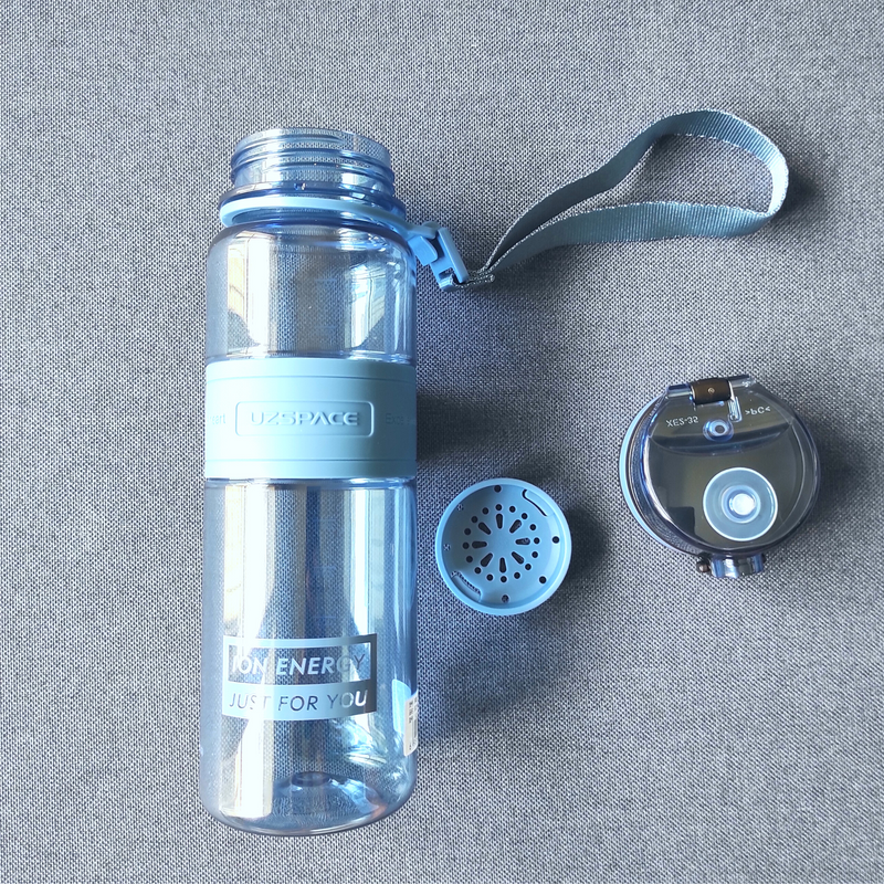 Travel water bottle